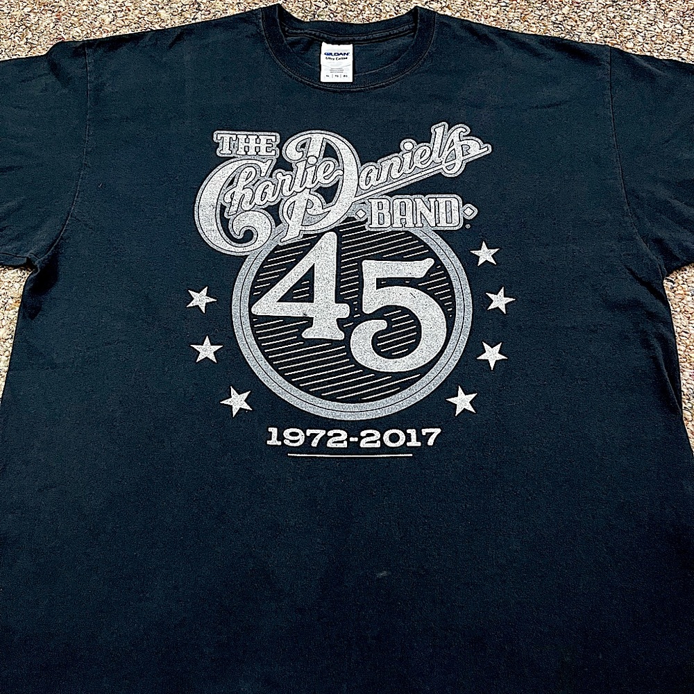 🎸 '17 The Charlie Daniels Band Camouflage Style Main Text Logo 45 Years Tee